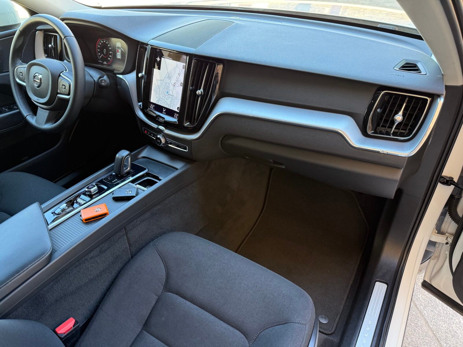 VOLVO XC60 2.0 B4 D Momentum Auto 197 CV 