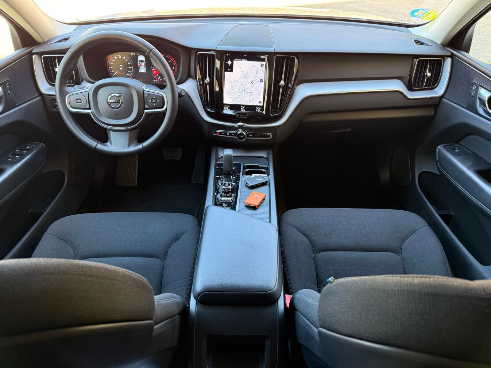 VOLVO XC60 2.0 B4 D Momentum Auto 197 CV 