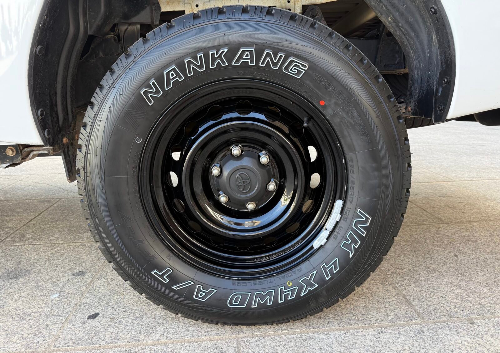 TOYOTA Hilux PICKUP 2.4 D-4D CABINA DOBLE GX