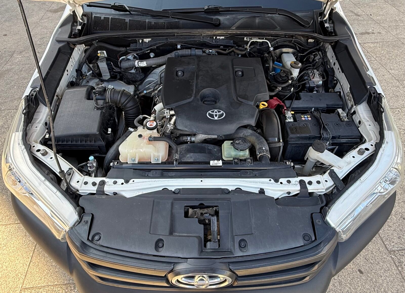 TOYOTA Hilux PICKUP 2.4 D-4D CABINA DOBLE GX