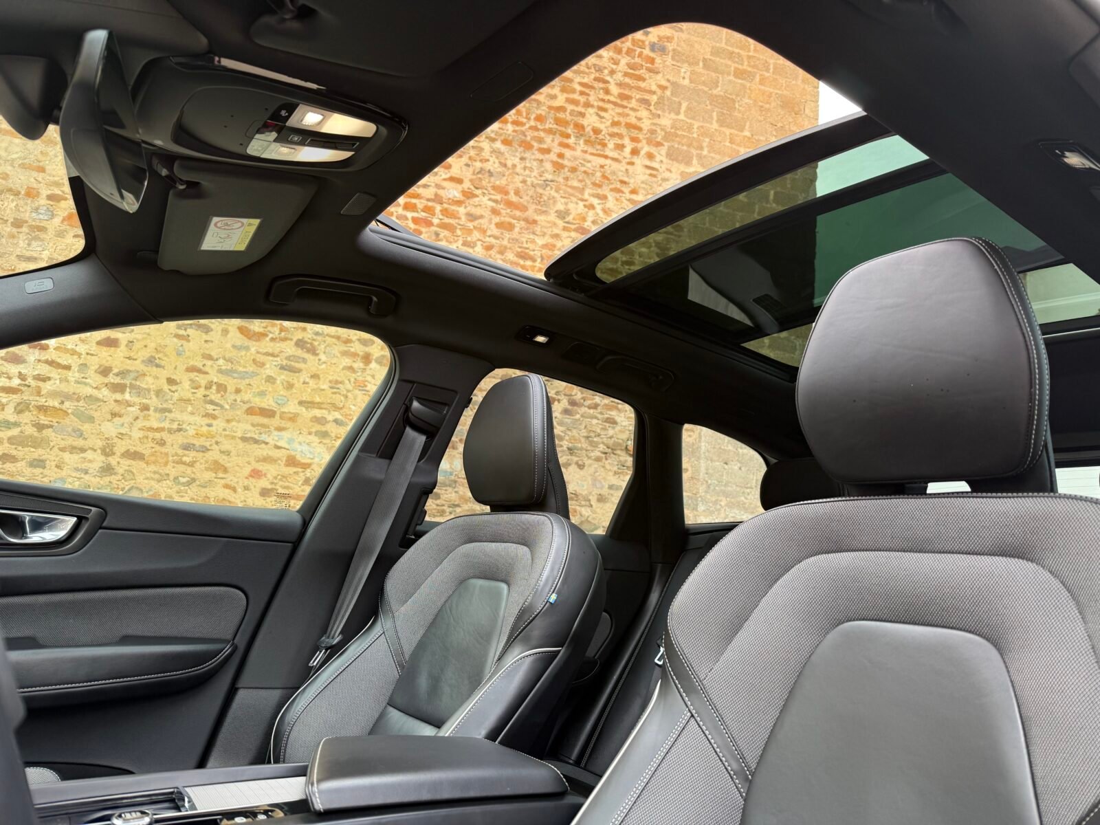 VOLVO XC60 2.0 T6 AWD Recharge R-Design Auto Híbrido enchufable 