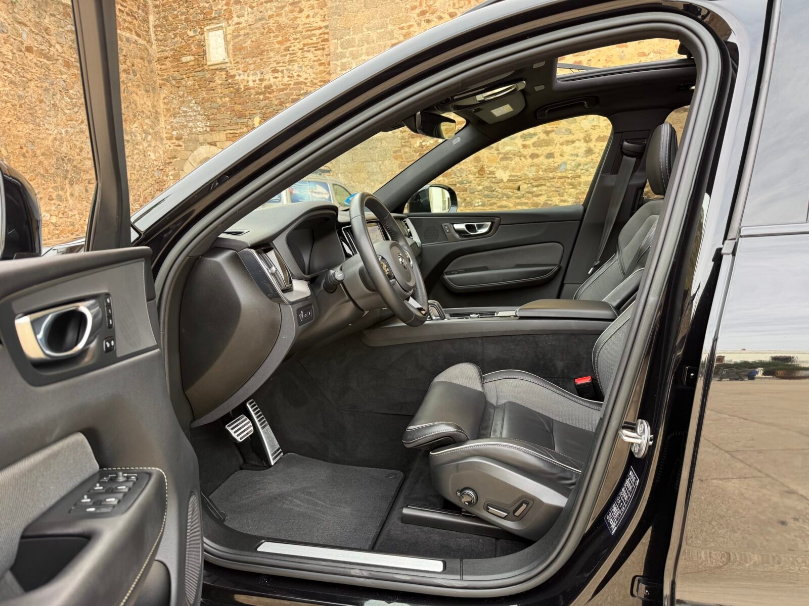 VOLVO XC60 2.0 T6 AWD Recharge R-Design Auto Híbrido enchufable 