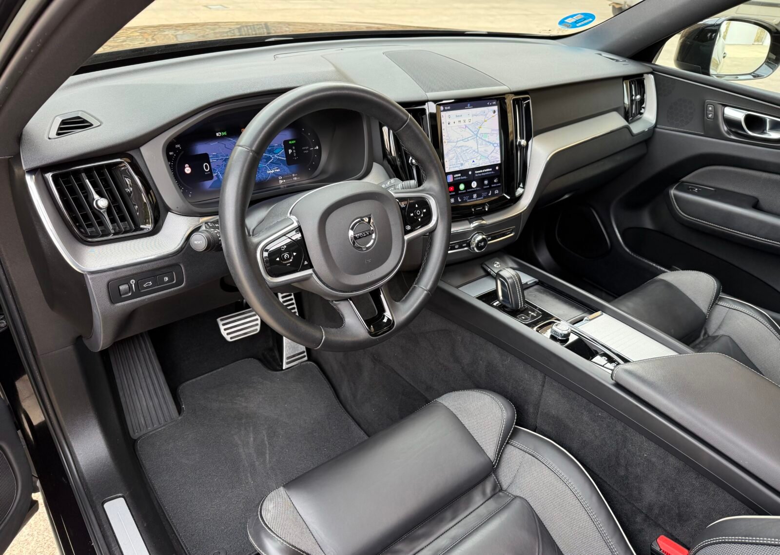VOLVO XC60 2.0 T6 AWD Recharge R-Design Auto Híbrido enchufable 