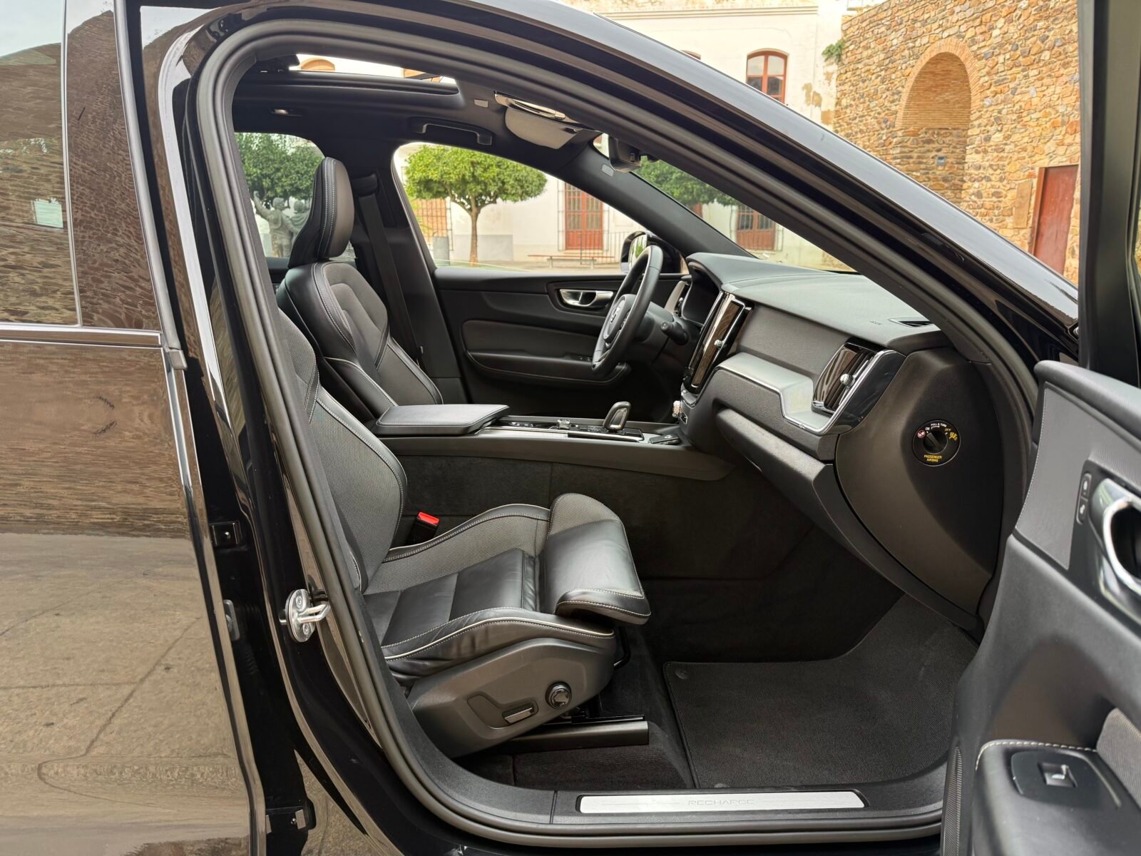 VOLVO XC60 2.0 T6 AWD Recharge R-Design Auto Híbrido enchufable 