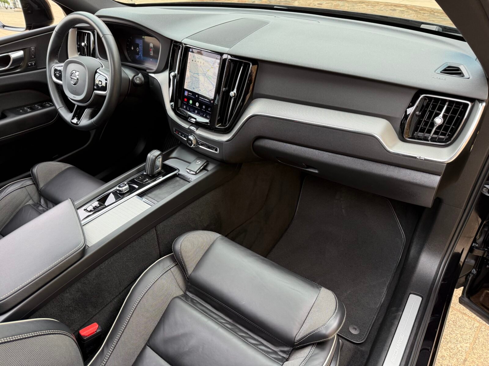 VOLVO XC60 2.0 T6 AWD Recharge R-Design Auto Híbrido enchufable 