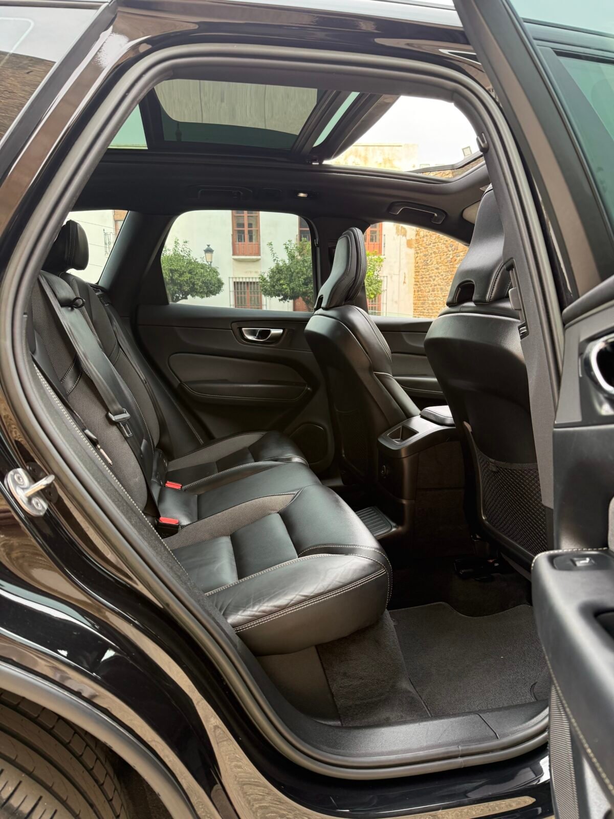 VOLVO XC60 2.0 T6 AWD Recharge R-Design Auto Híbrido enchufable 
